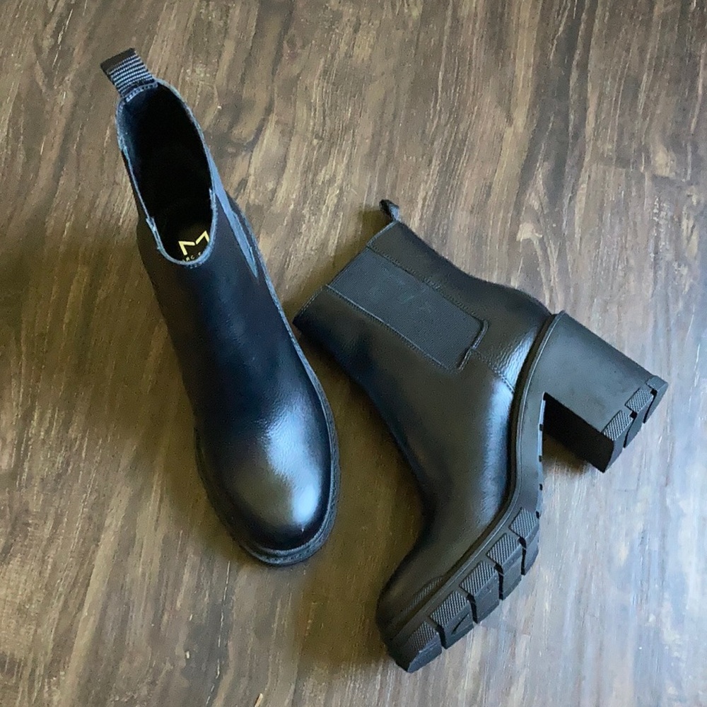 Marc Fisher Black Leather Vanlisa Lug Sole Chelsea Boot BNWOB size 8